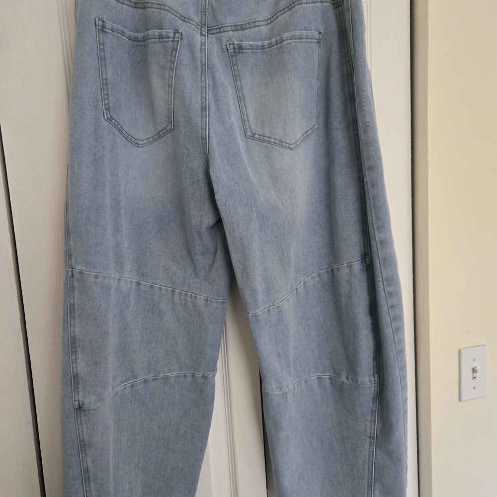BCBG Blue Boyfriend Jeans with Classic Wash - Picture 6 of 13